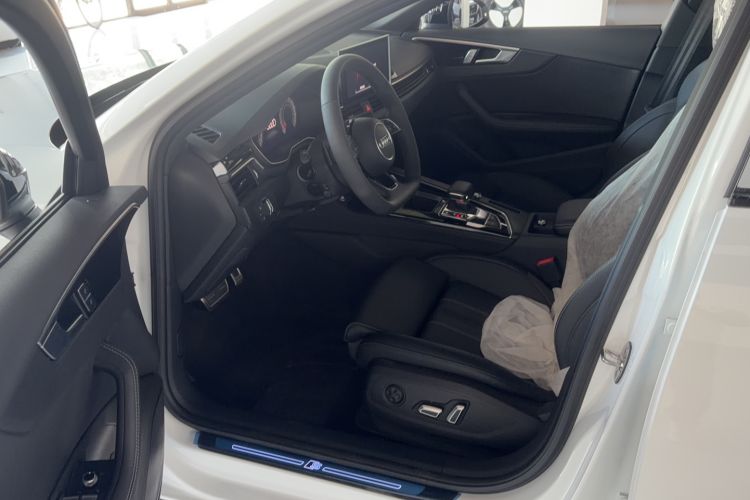 Used Audi A4L 2024 40 TFSI Luxury Dynamic Edition Interior 1