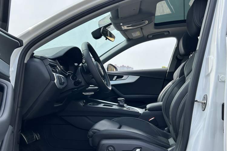 Used Audi A4L 2024 40 TFSI Fashion Dynamic Model Interior 1