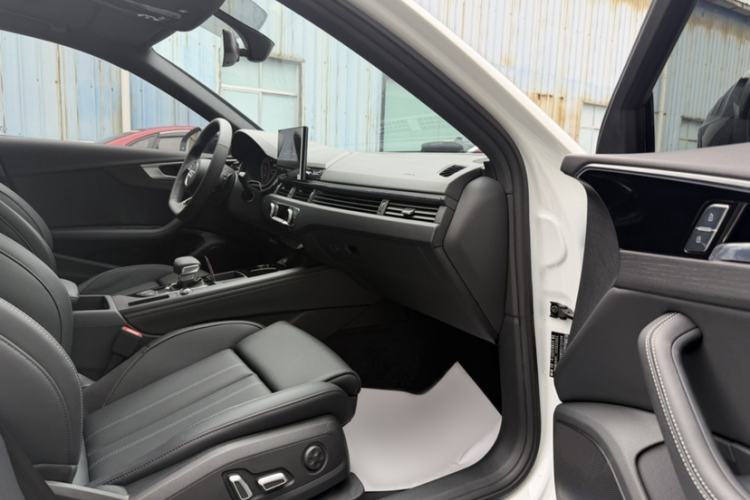Used Audi A4L 2024 40 TFSI Luxury Dynamic Edition Interior 1