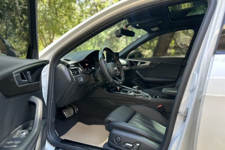 Used Audi A4L 2024 40 TFSI Luxury Dynamic Edition Interior 2