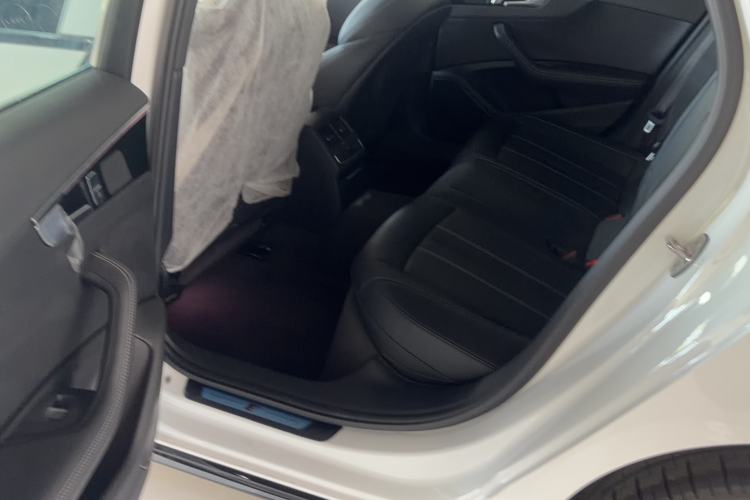 Used Audi A4L 2024 40 TFSI Luxury Dynamic Edition Interior 2