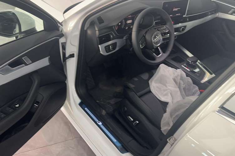 Used Audi A4L 2024 40 TFSI Fashion Dynamic Model Interior 2