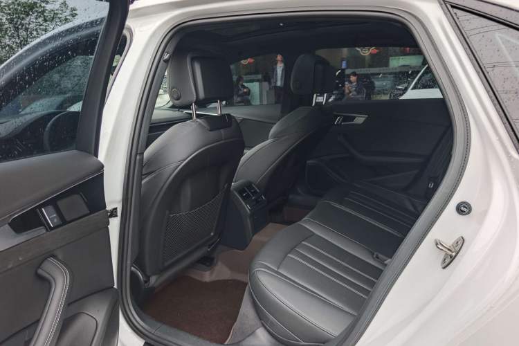Used Audi A4L 2024 40 TFSI Luxury Dynamic Edition Interior 3