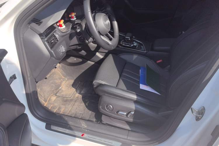 Used Audi A4L 2024 40 TFSI Luxury Dynamic Edition Interior 3