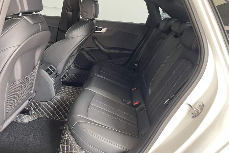 Used Audi A4L 2024 40 TFSI Luxury Dynamic Edition Interior 3