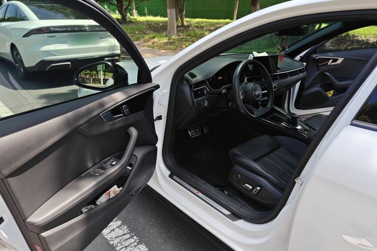 Used Audi A4L 2024 40 TFSI Luxury Dynamic Edition Interior 3