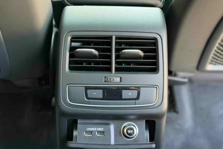 Used Audi A4L 2024 40 TFSI Luxury Dynamic Edition Interior 3