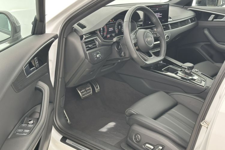 Used Audi A4L 2024 40 TFSI Luxury Dynamic Edition Interior 3