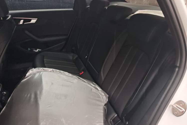 Used Audi A4L 2024 40 TFSI Luxury Dynamic Edition Interior 4