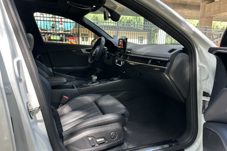 Used Audi A4L 2024 40 TFSI Luxury Dynamic Edition Interior 4