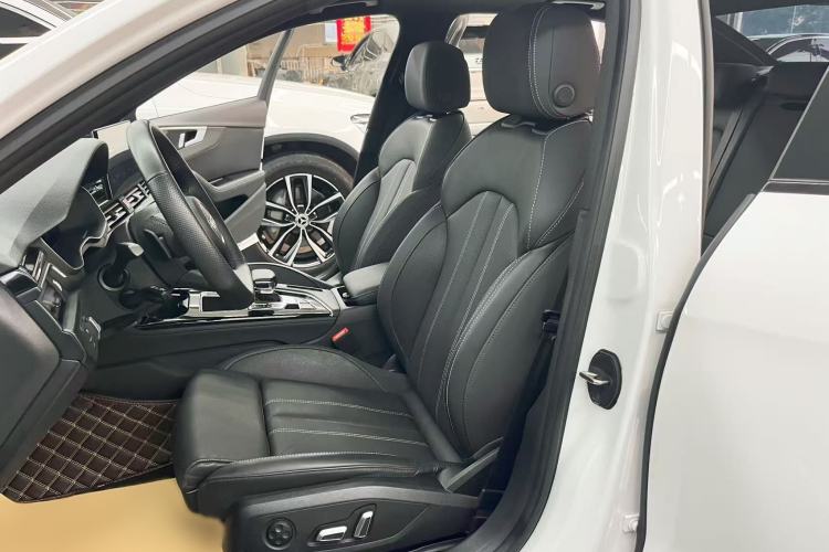 Used Audi A4L 2024 40 TFSI Luxury Dynamic Edition Interior 4