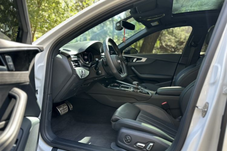 Used Audi A4L 2024 40 TFSI Luxury Dynamic Edition Interior 4