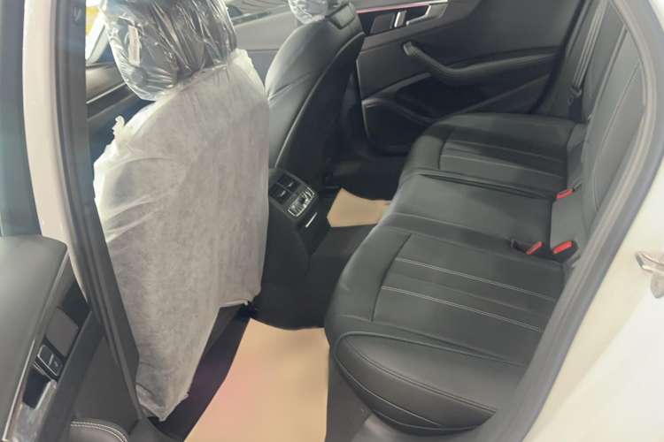 Used Audi A4L 2024 40 TFSI Luxury Dynamic Edition Interior 4