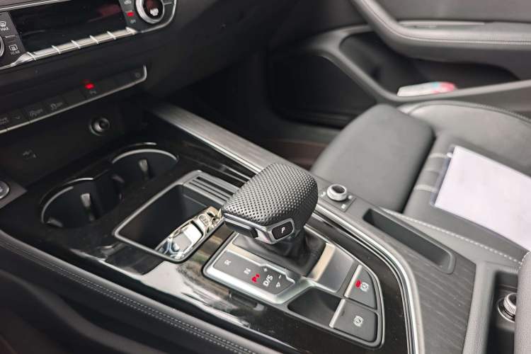 Used Audi A4L 2024 40 TFSI Luxury Dynamic Edition Interior 5