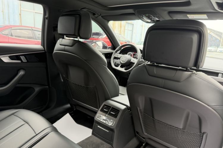 Used Audi A4L 2024 40 TFSI Luxury Dynamic Edition Interior 5