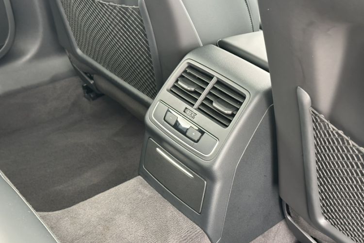 Used Audi A4L 2024 40 TFSI Luxury Dynamic Edition Interior 6