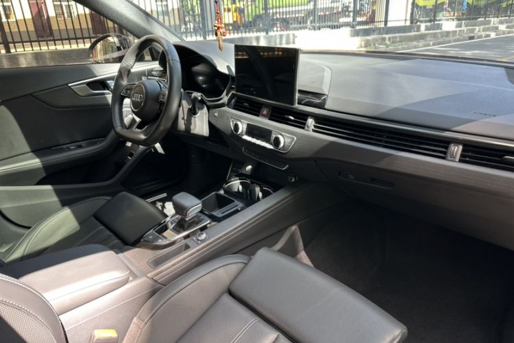 Used Audi A4L 2024 40 TFSI Luxury Dynamic Edition Interior 9