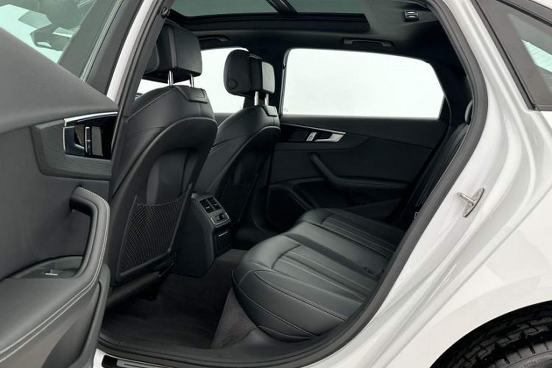 Used Audi A4L 2024 40 TFSI Luxury Dynamic Edition Interior 9