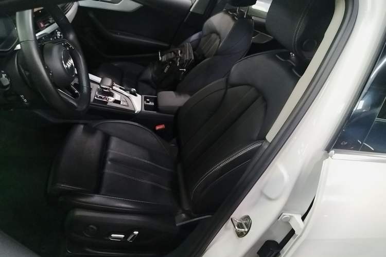 Used Audi A4L 2024 40 TFSI Fashion Dynamic Model Left Front Seat
