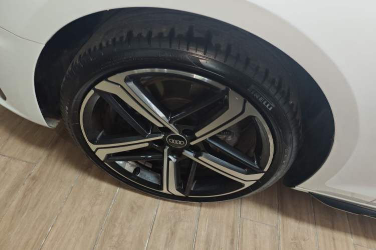 Used Audi A4L 2024 40 TFSI Luxury Dynamic Edition Left Front Wheel Hub