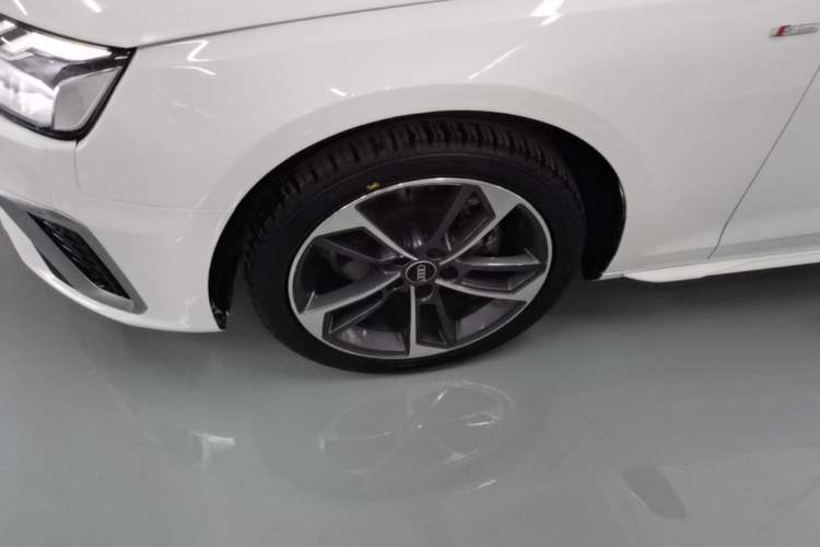 Used Audi A4L 2024 40 TFSI Fashion Dynamic Model Left Front Wheel Hub
