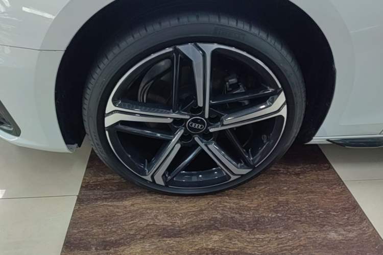 Used Audi A4L 2024 40 TFSI Luxury Dynamic Edition Left Front Wheel Hub