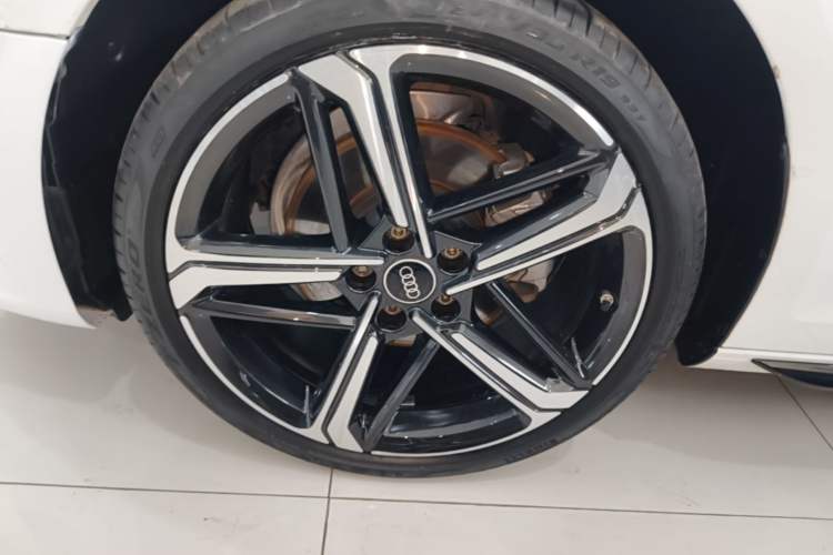 Used Audi A4L 2024 40 TFSI Luxury Dynamic Edition Left Front Wheel Hub