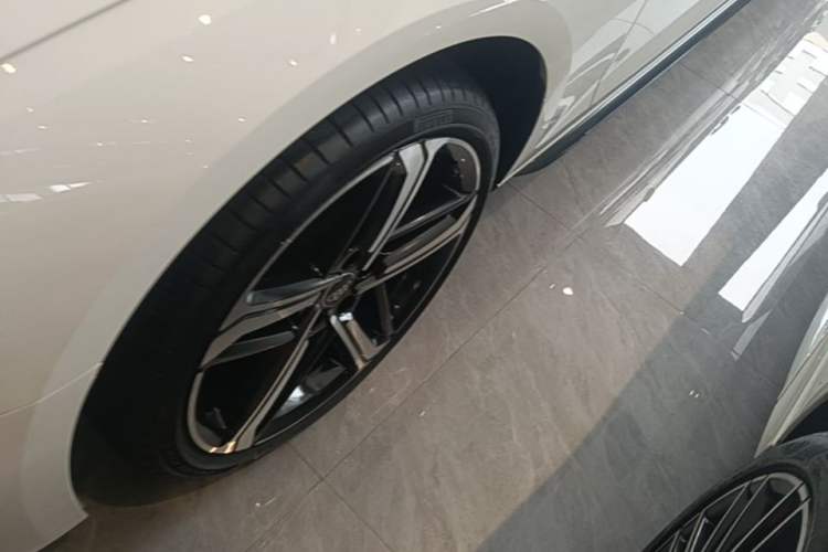 Used Audi A4L 2024 40 TFSI Luxury Dynamic Edition Left Front Wheel Hub