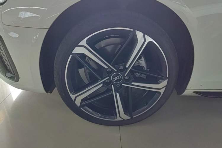 Used Audi A4L 2024 40 TFSI Luxury Dynamic Edition Left Front Wheel Hub