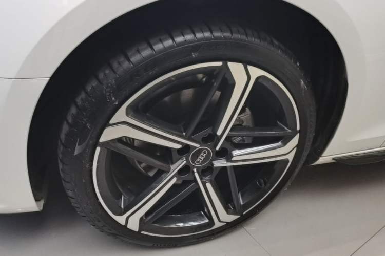 Used Audi A4L 2024 40 TFSI Luxury Dynamic Edition Left Front Wheel Hub