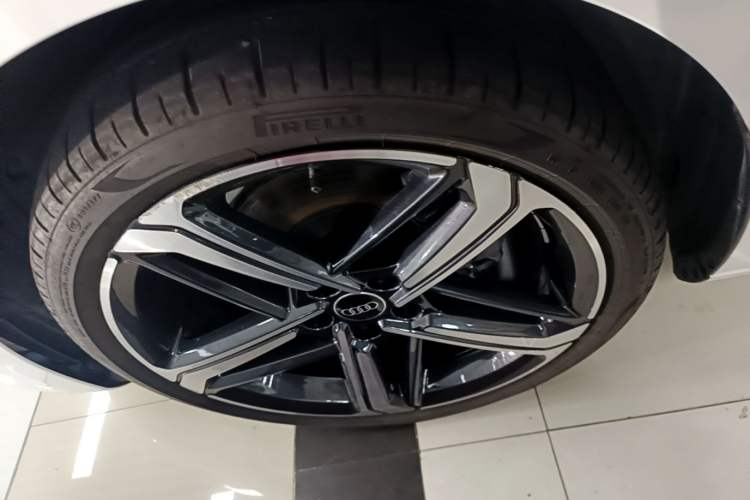 Used Audi A4L 2024 40 TFSI Luxury Dynamic Edition Left Front Wheel Hub