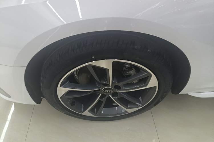 Used Audi A4L 2024 40 TFSI Fashion Dynamic Model Left Front Wheel Hub