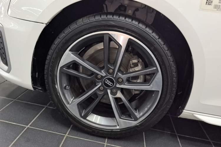 Used Audi A4L 2024 40 TFSI Fashion Dynamic Model Left Front Wheel Hub