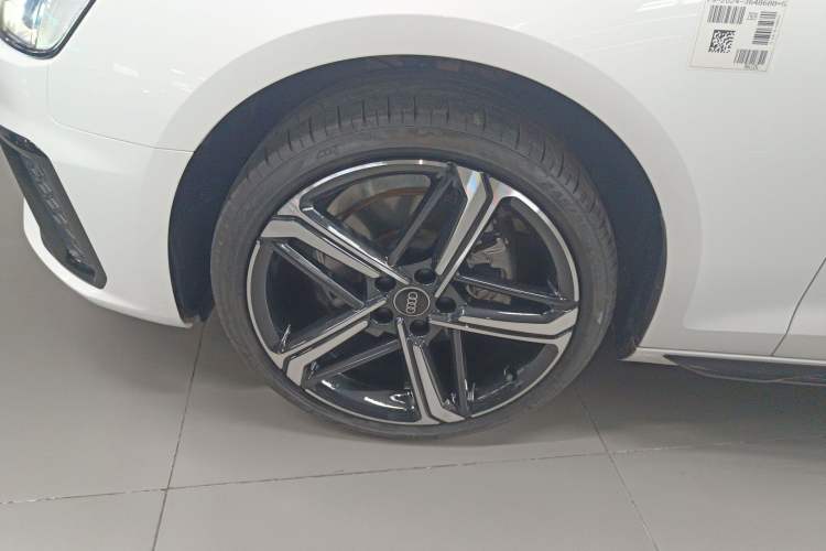 Used Audi A4L 2024 40 TFSI Luxury Dynamic Edition Left Front Wheel Hub