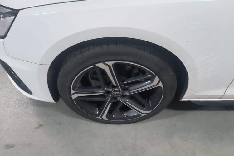 Used Audi A4L 2024 40 TFSI Luxury Dynamic Edition Left Front Wheel Hub