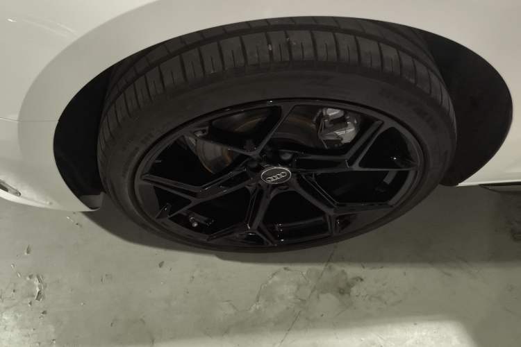 Used Audi A4L 2024 40 TFSI Luxury Dynamic Edition Left Front Wheel Hub