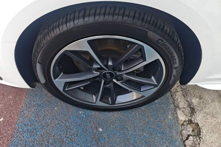 Used Audi A4L 2024 40 TFSI Fashion Dynamic Model Left Front Wheel Hub