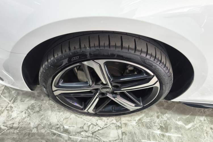Used Audi A4L 2024 40 TFSI Luxury Dynamic Edition Left Front Wheel Hub