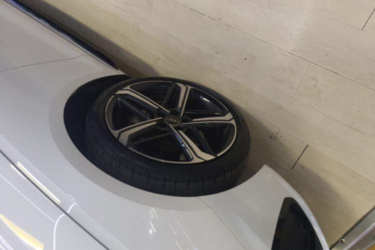 Used Audi A4L 2024 40 TFSI Luxury Dynamic Edition Left Front Wheel Hub