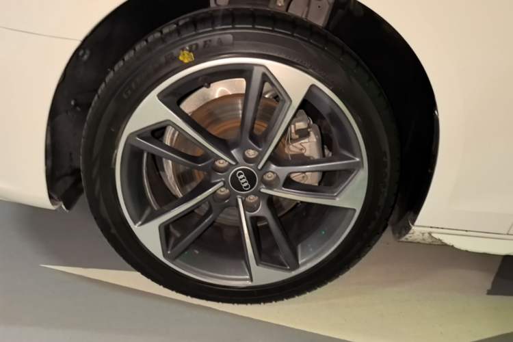 Used Audi A4L 2024 40 TFSI Fashion Dynamic Model Left Front Wheel Hub
