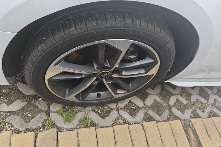 Used Audi A4L 2024 40 TFSI Fashion Dynamic Model Left Front Wheel Hub