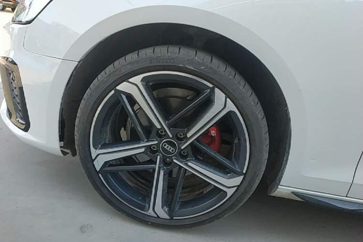 Used Audi A4L 2024 40 TFSI Luxury Dynamic Edition Left Front Wheel Hub