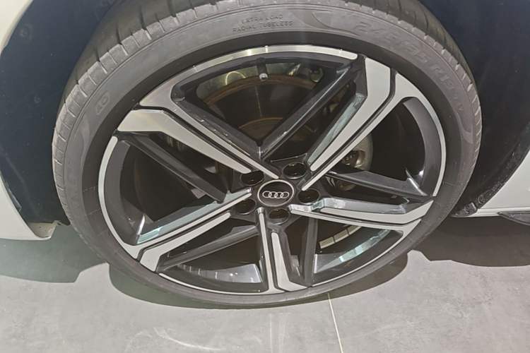 Used Audi A4L 2024 40 TFSI Luxury Dynamic Edition Left Front Wheel Hub