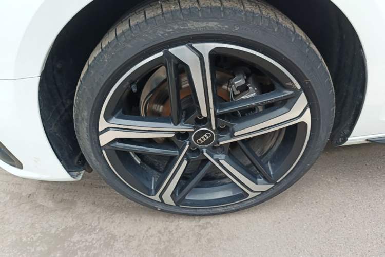 Used Audi A4L 2024 40 TFSI Luxury Dynamic Edition Left Front Wheel Hub