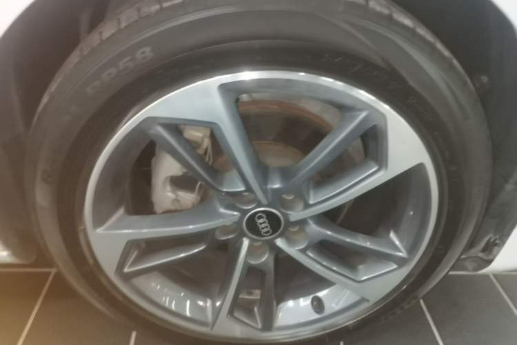Used Audi A4L 2024 40 TFSI Fashion Dynamic Model Left Front Wheel Hub