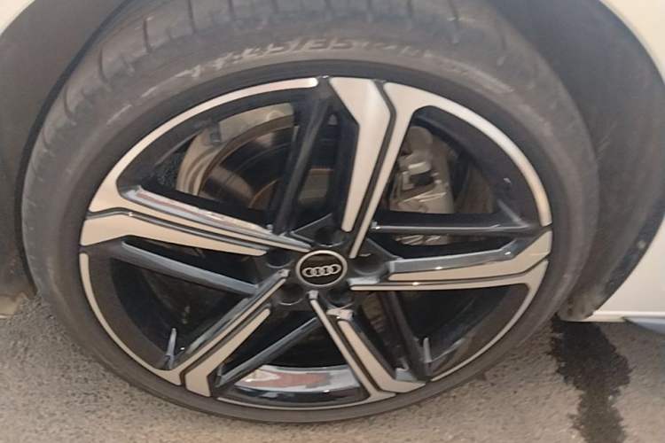 Used Audi A4L 2024 40 TFSI Luxury Dynamic Edition Left Front Wheel Hub