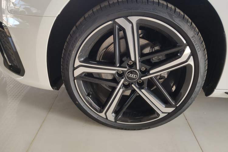 Used Audi A4L 2024 40 TFSI Luxury Dynamic Edition Left Front Wheel Hub
