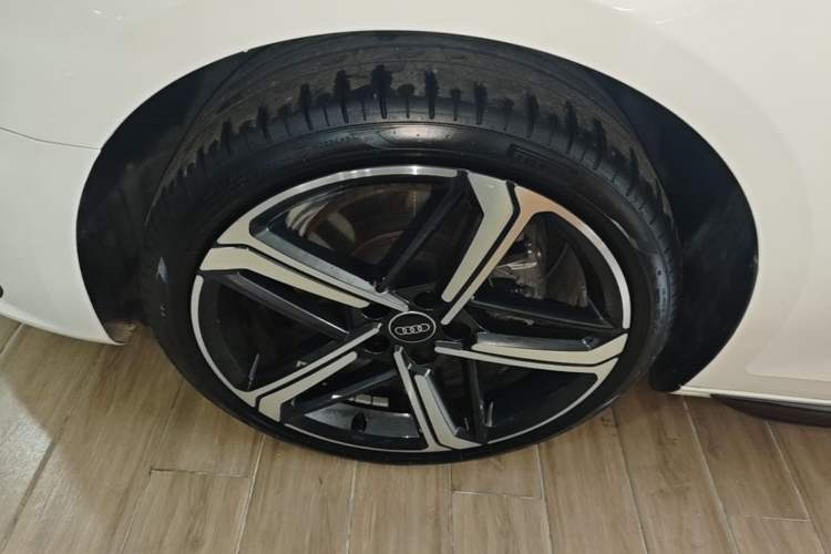 Used Audi A4L 2024 40 TFSI Luxury Dynamic Edition Left Front Wheel Hub