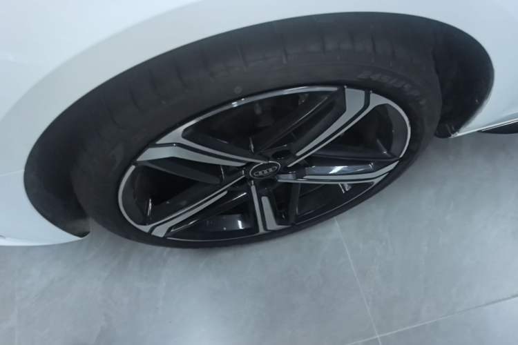 Used Audi A4L 2024 40 TFSI Luxury Dynamic Edition Left Front Wheel Hub