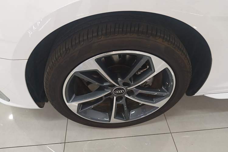 Used Audi A4L 2024 40 TFSI Fashion Dynamic Model Left Front Wheel Hub